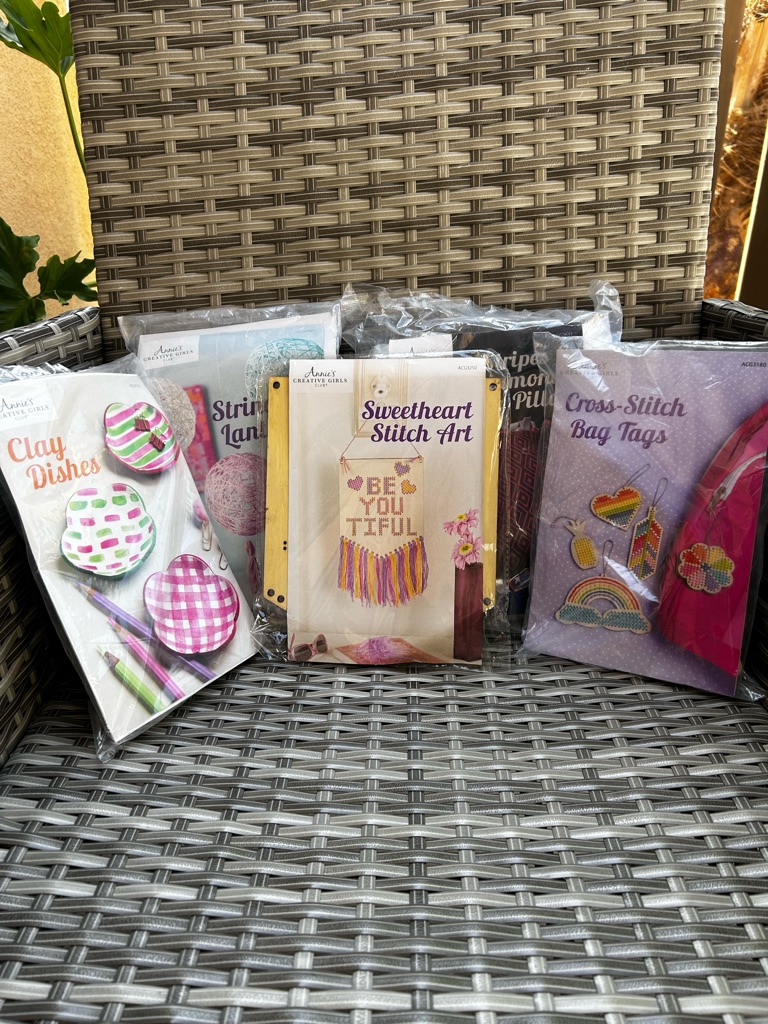 Annies Creative Girls Set Of 5 Crafts Brand New 20 For 5